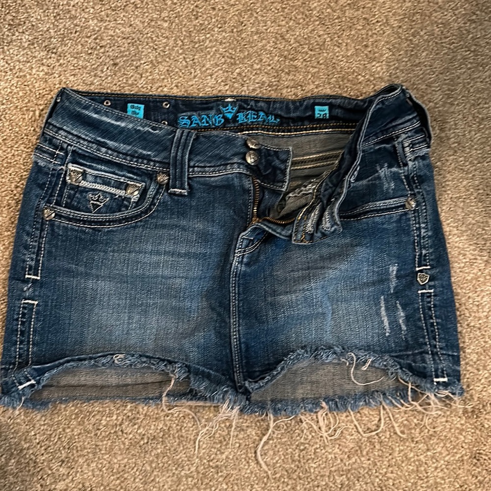 Raw edge denim skirt. Cute back pocket detail